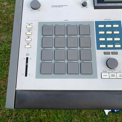 Akai MPC60 Integrated MIDI Sequencer and Drum Sampler 1988 - 1991 - Grey image 2