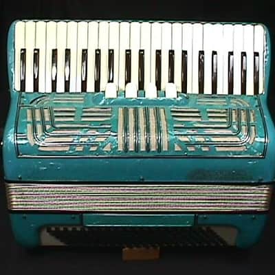 Vintage Italian Made United Artists 120 Bass Accordion with 5 Stops in Original Case & Ready to Play image 2