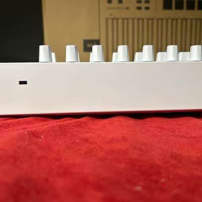 Arturia KeyLab 61 MkIII MIDI Controller 2024 - Present - White image 11