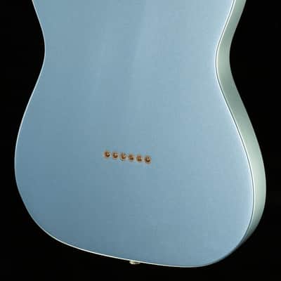 Fender Chrissie Hynde Telecaster Rosewood Fingerboard Ice Blue Metallic (675) image 2