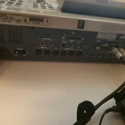 AKAI MPC 3000 WITH SD CARD DRIVE image 9