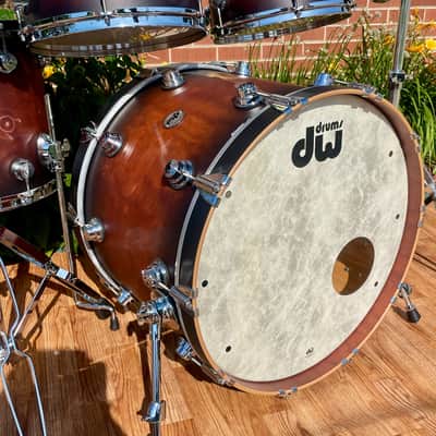 DW Collector's Series Pure Exotic Oak 4pc Drum Set Candy Black Burst Over Giant Quilted Sapele 22/12/13/15 image 8
