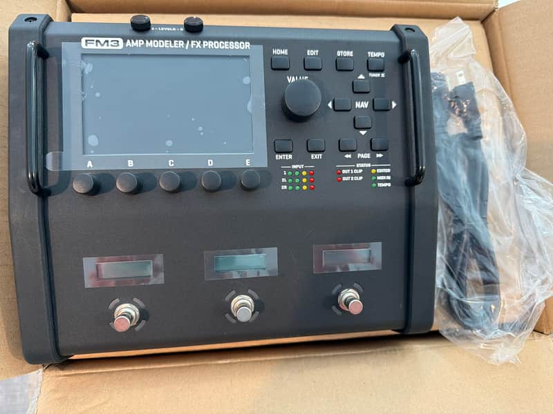 * Fractal Audio FM3 Amp Modeler / FX Processor 2023 - Present - Black