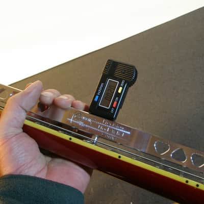 Set of 2 - Digital Action Gauge & Digital Neck Relief Gauge - G-Tech Guitar Works imagen 7