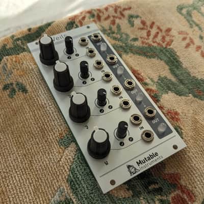 Mutable Instruments Veils V1 clone with official panel image 2