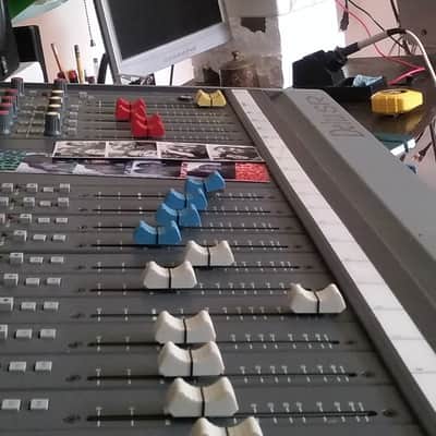Soundcraft Delta SR 16 Channel Mixer image 1