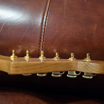 Fender 099-0818-200 Stratocaster / Telecaster Locking Tuning Heads 2010s - Gold Staggered Height image 2