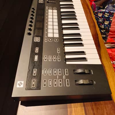 Novation ReMOTE 61 SL MKIII MIDI Controller 2018 - Present - Black image 2