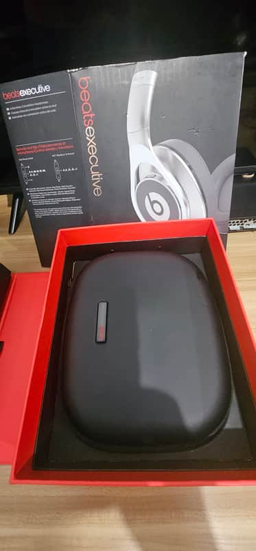 Beats by Dre Executive 2010-2025 - Silver/Red image 1