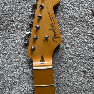 Fender Vintera 3 50’s maple neck 2026 - Clear image 3