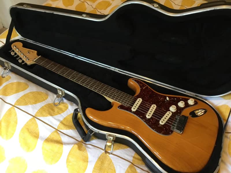 Fender USA Deluxe Stratocaster with Rosewood Fretboard 2004 - Amber