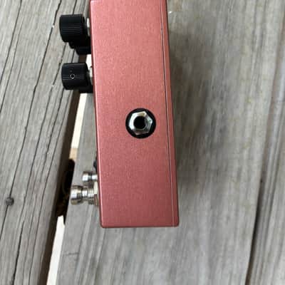 Walrus Audio Monument Harmonic Tap Tremolo V2 2018 - Present - Coral / Black electric guitar pedal image 5