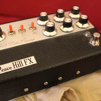 Peace Hill FX  SSS Tube Preamp Dumble style with Black Tolex & Silver Panel image 4
