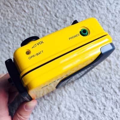 Sony WM-A53 [COLLECTIBLE] Walkman Cassette Player, Awesome Yellow, Working ! image 6