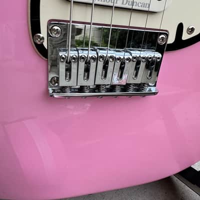 Squier Hello Kitty Stratocaster 2005-2006 - Pink image 17