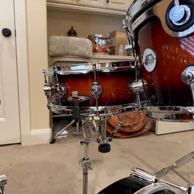 DW Design Series Frequent Flyer 12/14/20/5x14" 4pc Shell Pac with additional 8” tom 2014 - Present - Tobacco Burst image 6