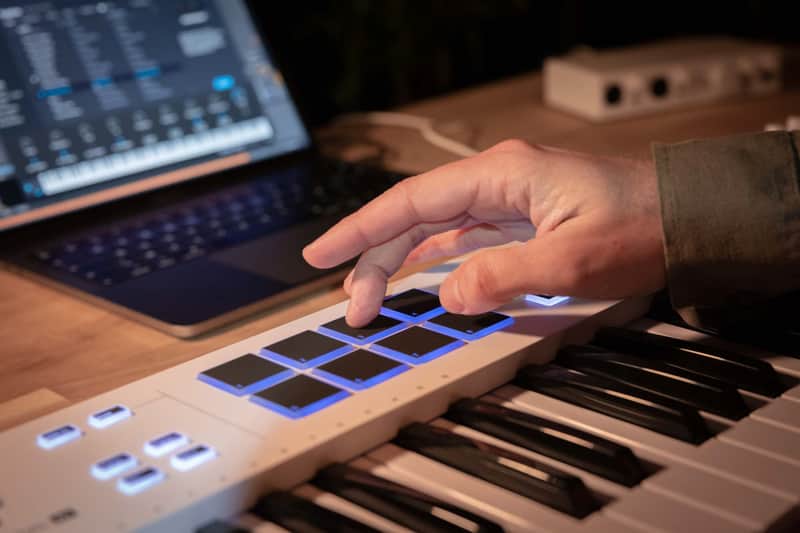 Arturia KeyLab Essential 3 49 White image 1