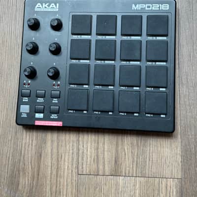 Akai MPD218 2015 - Present - Black image 1