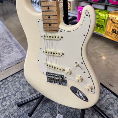 Fender American Special Stratocaster with Maple Fretboard - Olympic White image 9