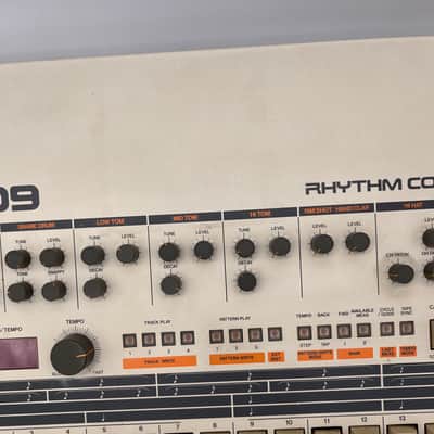Roland TR-909 Rhythm Composer 1983 - 1985 - White image 3
