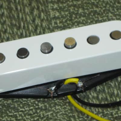 very near A+ (rarely used) genuine Fender Tex-Mex Stratocaster Bridge Single Coil Pickup, 7.4k full strength, White Cover (p/n # 50659000) +screws & rubber bushings, Alnico 5 magnets, staggered pole pieces, Polysol magnet wire, vinyl output wires image 6