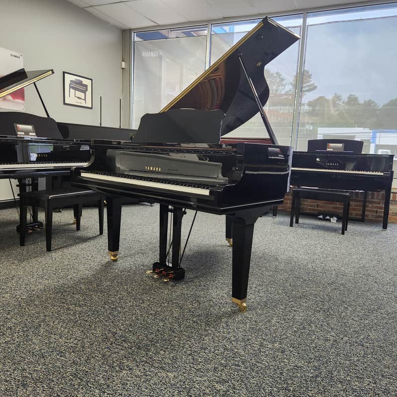 Yamaha GC1 Piano in Polished Ebony * Mfg 2004 in Japan * Free 1st floor delivery in NJ! image 1