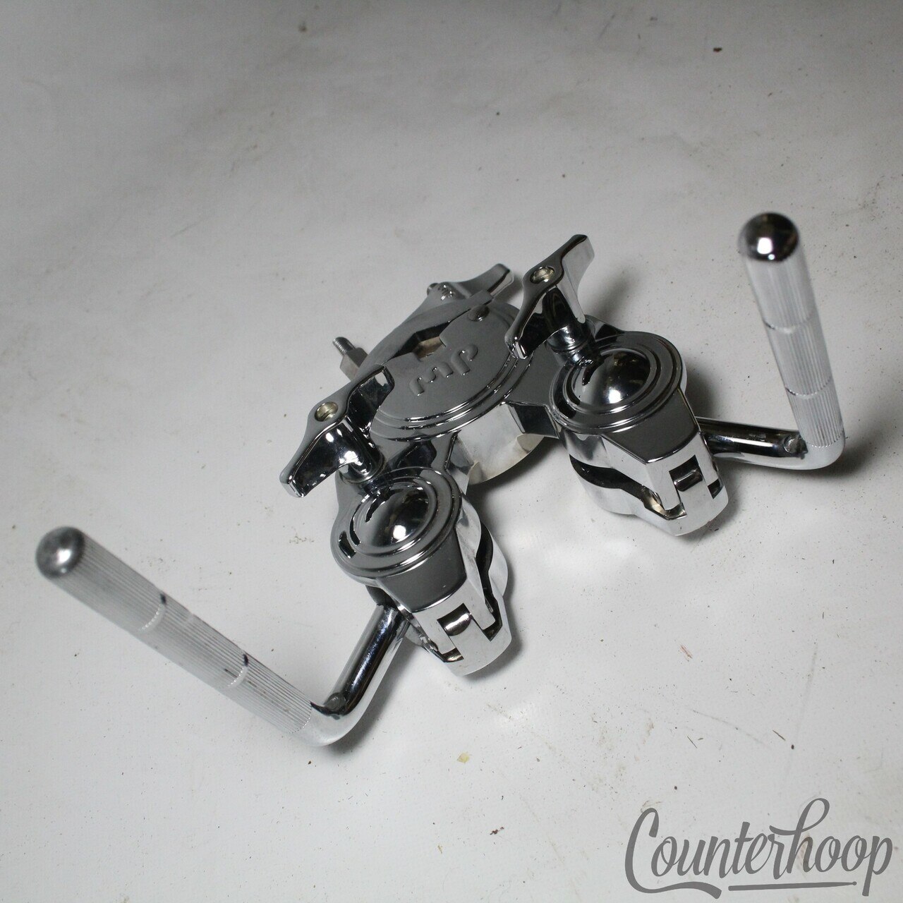 DW Clamp-On Double Tom Drum Holder DWSM992 Dual Swivel Ball L-Arms Chrome Mount — main photograph
