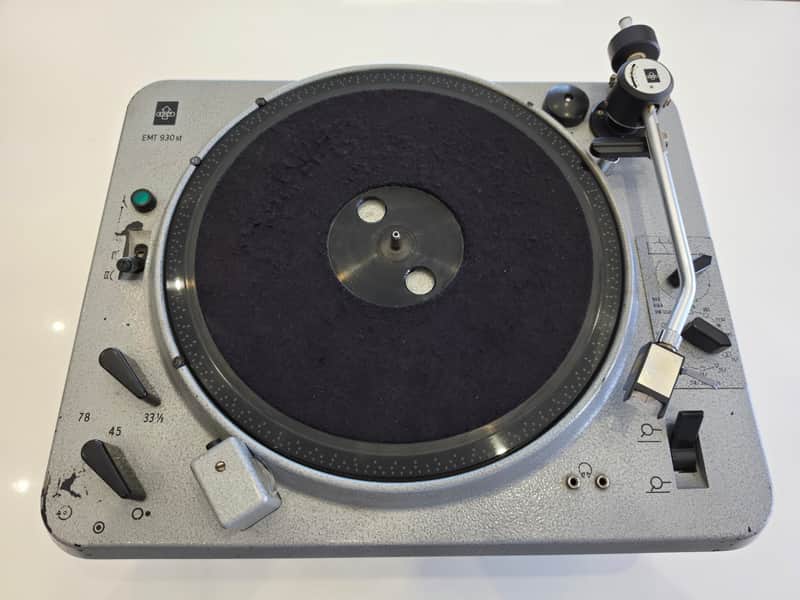 EMT 930st with 929 tonearm and Gold Stanton 500 pickup image 1
