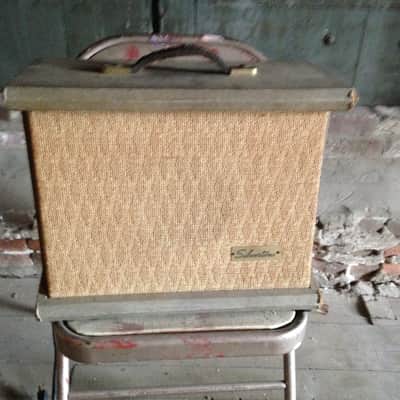 Silvertone Model 1431 5-Watt 1x8" Guitar Combo
