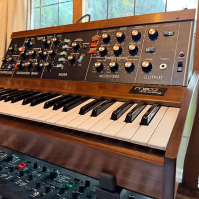 Moog Minimoog Model D Reissue 44-Key Monophonic Synthesizer (2016) 2016 - 2017 - Black / Wood image 5