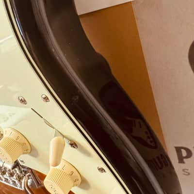 Fender Vintera II '60s Stratocaster with Rosewood Fretboard 2023 - 2026 - 3-Color Sunburst image 4