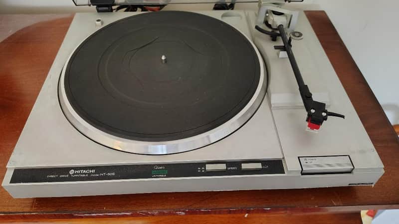 Hitachi HT50S turntable in in very good condition - 1970's image 1