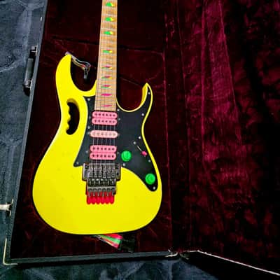 Ibanez JEM777DY Desert Yellow – 1988 First Generation Steve Vai Signature – Disappearing Pyramid Inlays – Original Pink Logo Ibanez Case image 3