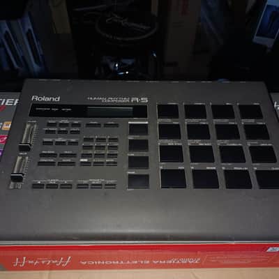 Roland R5
