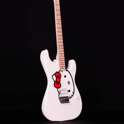 Fender® x Hello Kitty® White Stratocaster® image 8