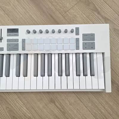 Novation Launchkey 49 MKIV MIDI Keyboard image 4
