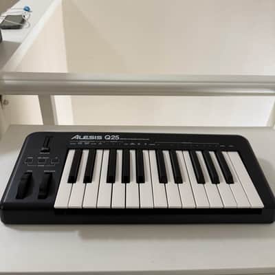 Alesis Q25 25-Key USB MIDI Controller Keyboard 2010s - Black