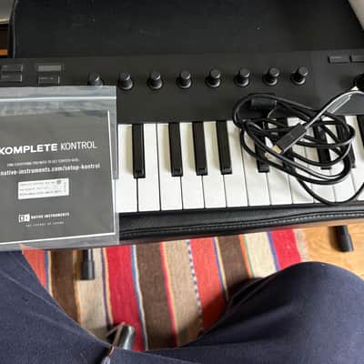 Native Instruments Komplete Kontrol M32 2019 - Black image 3