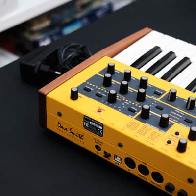 Dave Smith Instruments Mopho 32-Key Monophonic Synthesizer 2011 - 2016 - Yellow with Wood Sides image 8