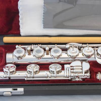 Yamaha YFL-581H (now 687H) Professional Flute All Silver Open-hole *Made in Japan *Cleaned & Serviced image 3