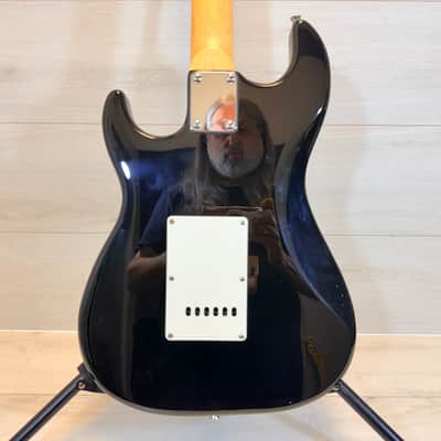 Silvertone S-Style Electric Guitar Black Maple Fingerboard image 7