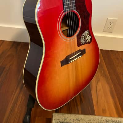 Gibson Brad Paisley J-45 2010 - 2013 - Cherry Sunburst image 4
