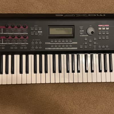 Yamaha MOXF 6 Production Synthesizer 2000s - Gray