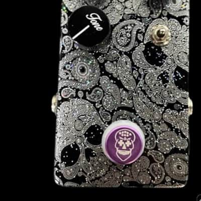 Flattley Guitar Pedals Revolution 2019 - Present - Black / Silver Paisley Skulls imagen 2