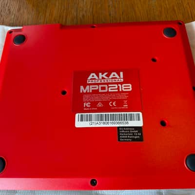 Akai MPD218 - Black - Barely used. Original box. image 4