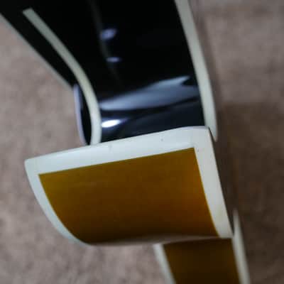 Video! 2001 "Just Shoot Me" Gibson ES-175 Black Top Sunburst Back/Sides | Burnt on TV image 16