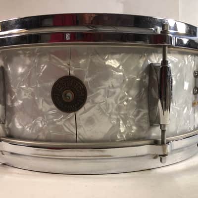 Gorgeous Gretsch Dixieland 14x5.5" 6-Lug Snare Drum with Round Badge 1958 - 1971 - White Marine Pearl image 17
