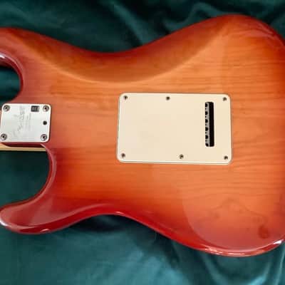 Fender American Standard Stratocaster 2008 – Sienna Sunburst with upgraded Seymour Duncan pickups and locking tuners image 5