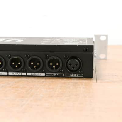 Behringer ULTRALINK DS2800 2-Input 8-Output Distribution Splitter CG013SC image 7