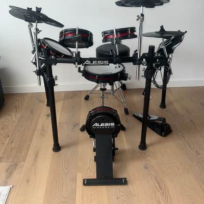 Very Clean Alesis Crimson II SE, Complete with DW Throne & Pedal ! image 7